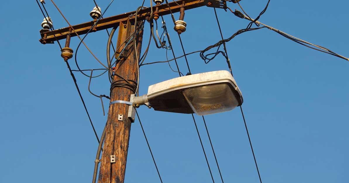 Best ways to report a streetlight outage